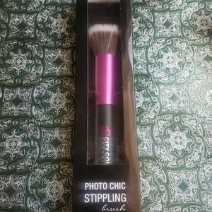 Makeup brush